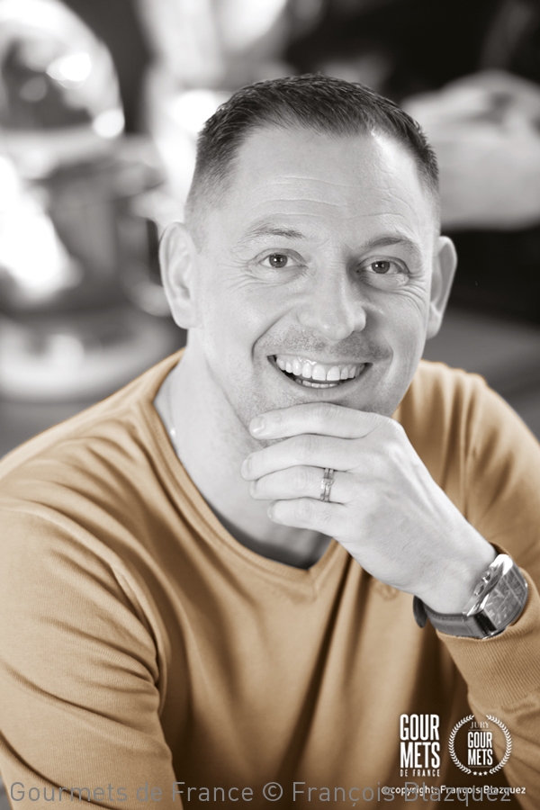 portrait de francois adamski en noir et blanc pour magazine 21
