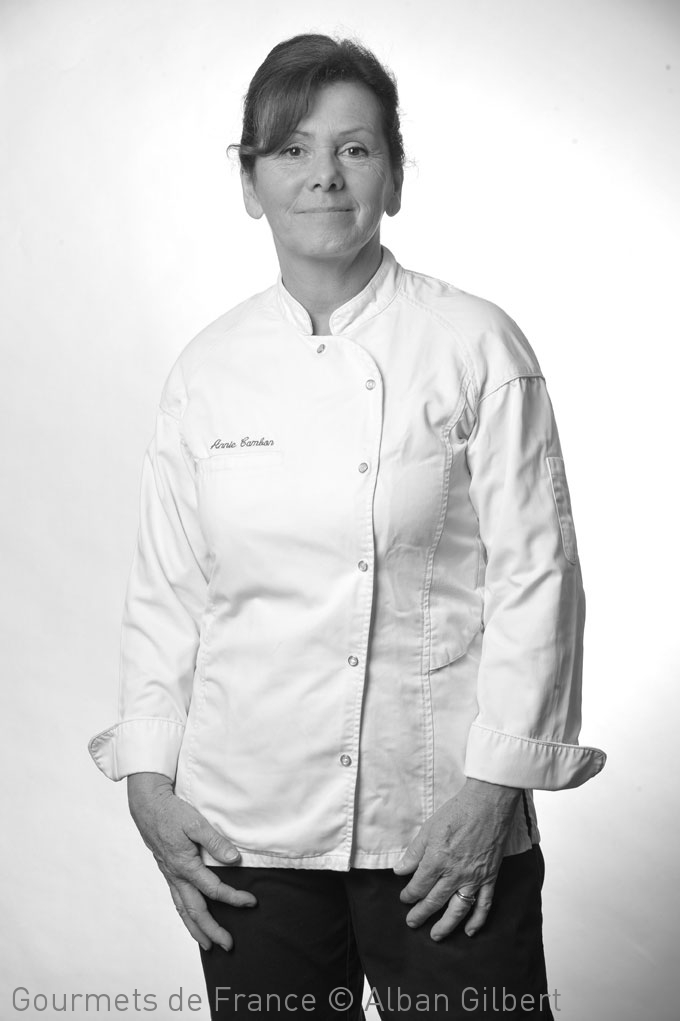 portrait de annie cambon en noir et blanc