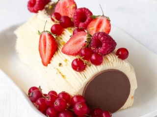 buche-vanille-et-fruits-rouges.jpg
