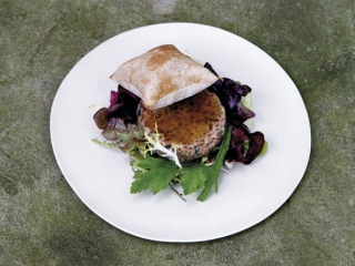 burger-de-veau_-_guerard_0.jpg