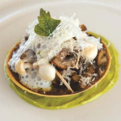 Recette Champignon de paris en tartelette, lait de champignon et livèche d'Eric Canino