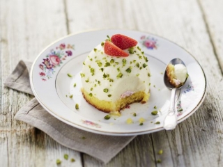 entremet_panna_cotta_meringue_credit-photo_a_point_studio.jpg