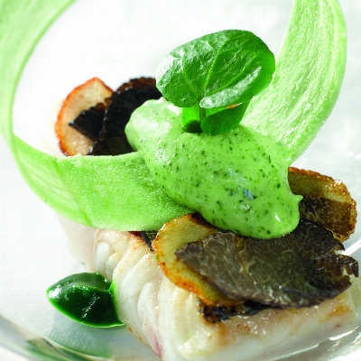 Recette Merlu rôti, pommes Ratte et truffes, Mousseline et croustillant au cresson de Thierry Renou