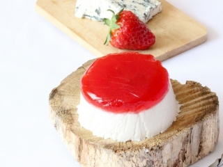 panna_cotta_gariguette_roquefort_basilic.jpg
