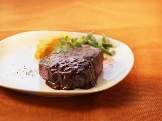 pave_boeuf_sauce_chocolat-vin_rougelindt.jpg