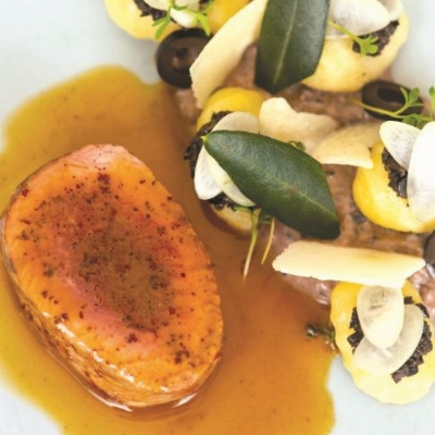 Recette Le quasi de veau fumé au bois d'olivier, fenouil sec, gnocchis de pommes de terre à la pâte d'olive de Jacques Chibois