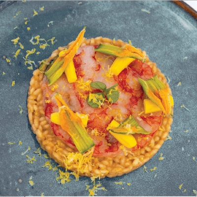 Risotto Vialone nano , Fleurs de Courgettes , Citron et Carpaccio di Gambero Rosso di Mazara par Marco ARDIRI en collaboration avec Pietro VOLONTÉ