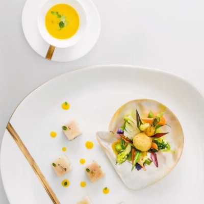 Recette sériole et chair d'esquinado marinés de Arnaud Donckele