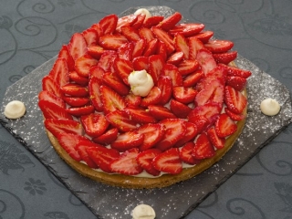 table_darmandie_tarte_aux_fraises_label_rouge_facon_michel_dussau.jpg