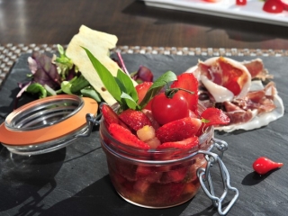tartare_de_fraises_ciflorette_basilic_tomates.jpg