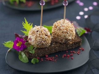 truffes_boursault_cranberry_sesame_grille_credit_photo_patricia_kettenhofen.jpg