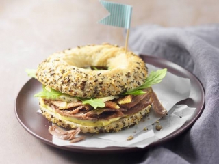bagel_confit_canard_figues_fourme_ambert.jpg