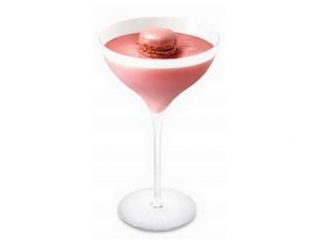 belvedere_gimlet_featuring_rasperry_macaroon.jpg