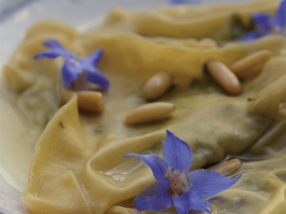 blettes_a_la_ricotta_et_ravioles_de_bourrache.jpg