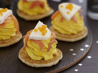 blinis_truite_fumee_creme_safranee_caprice_des_anges.jpg