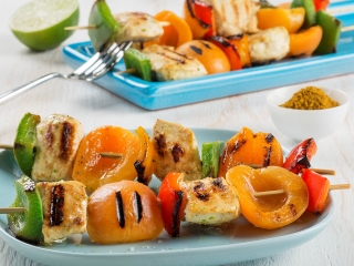 brochettes_de_poulet_aux_poivrons_et_aux_abricots_marinees_au_lait_de_coco_cmarquerepere-maudargaibi.jpg