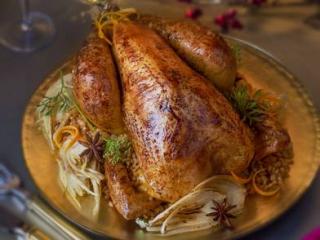 chapon_roti_aux_parfums-agrumes-anis-version_verre_de_vin.jpg