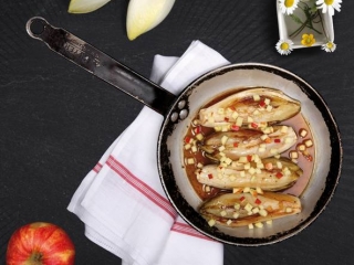 endive-glacees-a-la-normande-fondnoir_endives.jpg