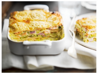 lasagnes_saumon_poireaux_fromage_de_chevre_et_allumettes_herta.jpg