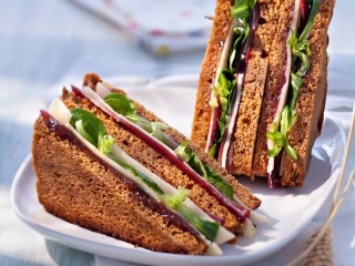 sandwich_club_paindepices_fromage_folepi-et-magret-fume.jpg