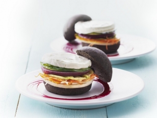st_moret_mini_burger_primeurstmoret_ketchup_de_betterave.jpg