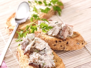 toasts_de_rillettes_de_filets_de_sardines_citron_basilic_en_conserve_-_saupiquet.jpg